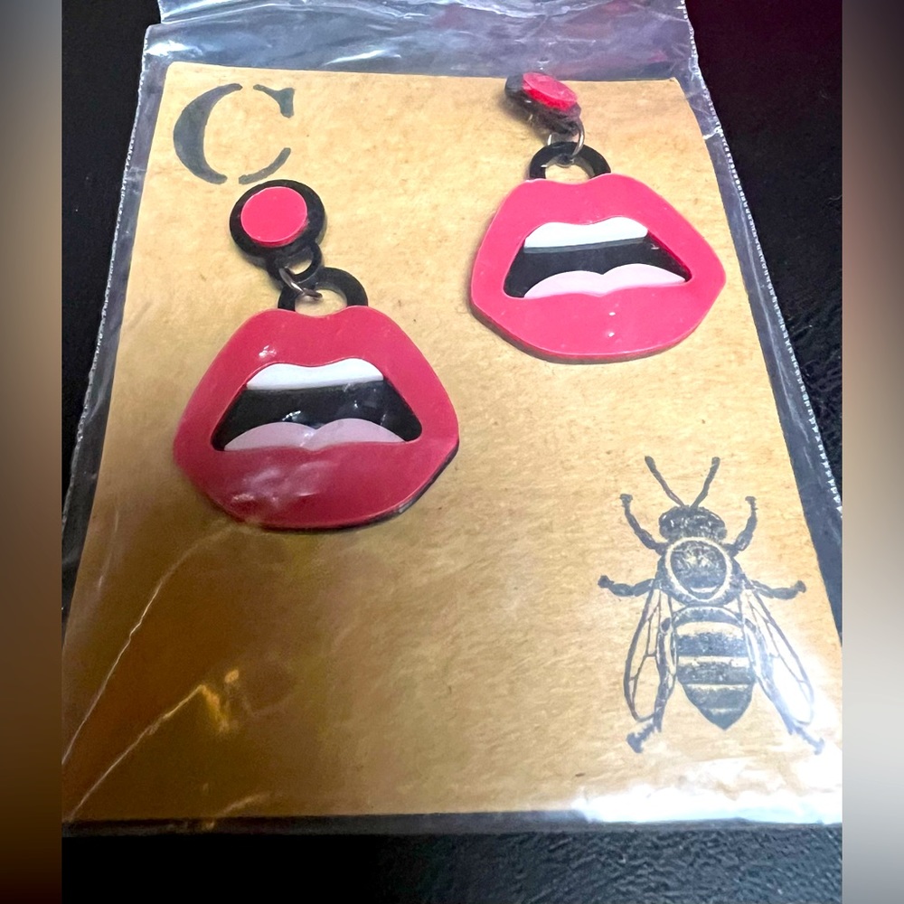 Juicy lip earrings!!